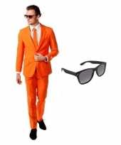Oranje heren carnavalskleding maat 52 xl met gratis zonnebril